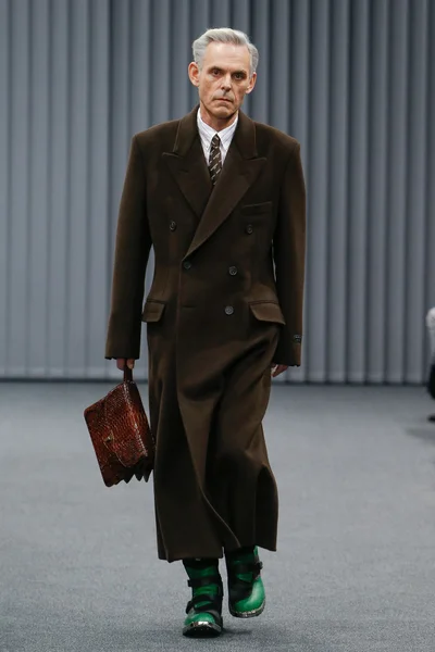 Look 3